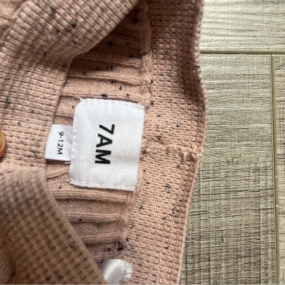 7 AM Grey Short Sleeve Top, Biker Shorts & Hat Set - Cozy Ribbed Knit 9-12 month - Picture 8 of 12